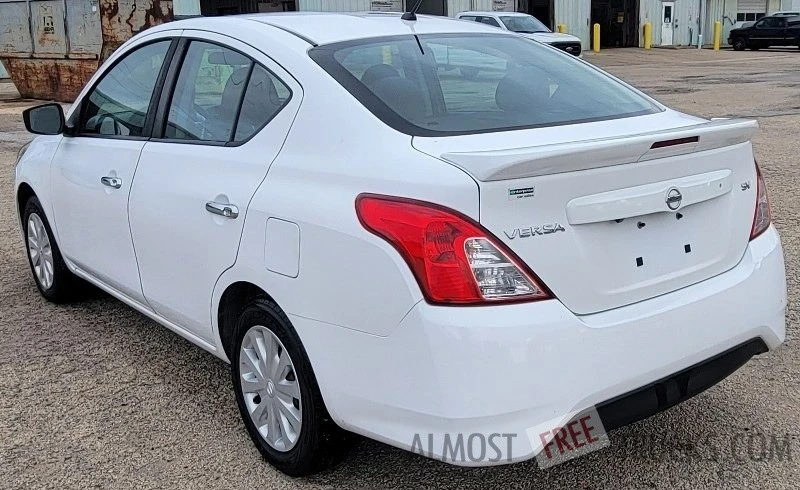 2019 Nissan Versa - Image 5 of 12