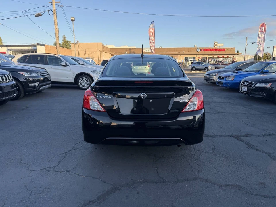 2019 Nissan Versa - Image 5 of 17