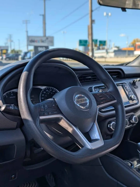 2019 Nissan Kicks - Image 15 of 18