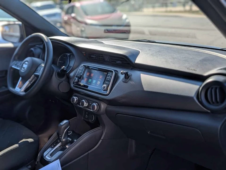 2019 Nissan Kicks - Image 13 of 18