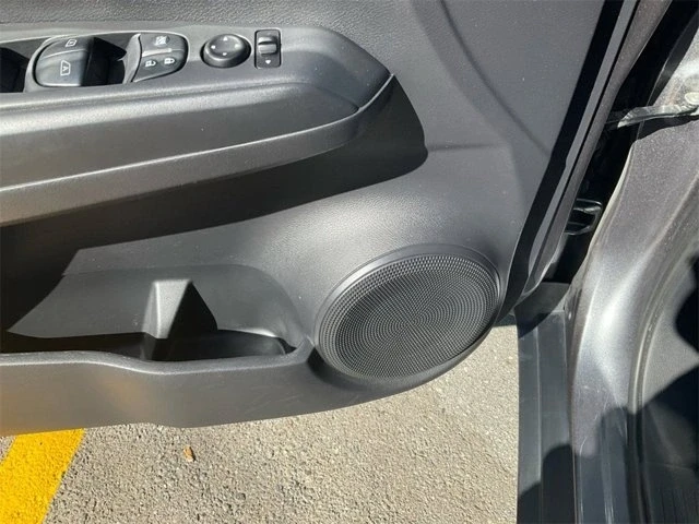 2019 Nissan Kicks - Image 10 of 19