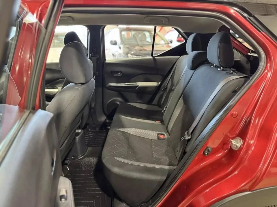 2019 Nissan Kicks - Image 10 of 20