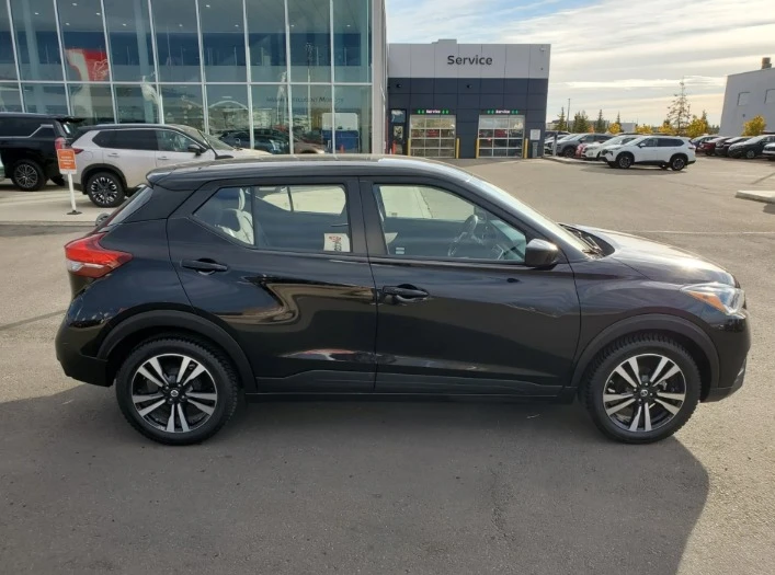 2019 Nissan Kicks - Image 8 of 17