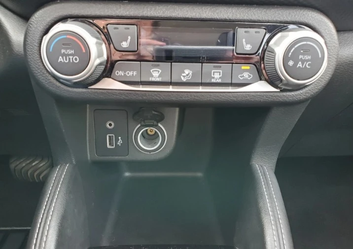 2019 Nissan Kicks - Image 15 of 17