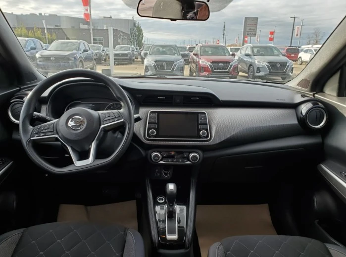 2019 Nissan Kicks - Image 11 of 17