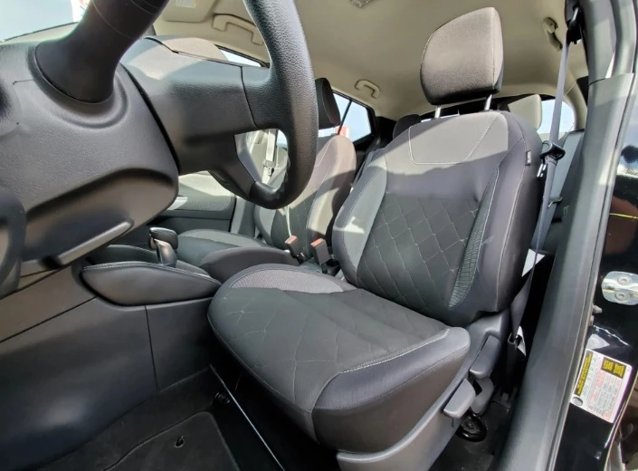 2019 Nissan Kicks - Image 10 of 17