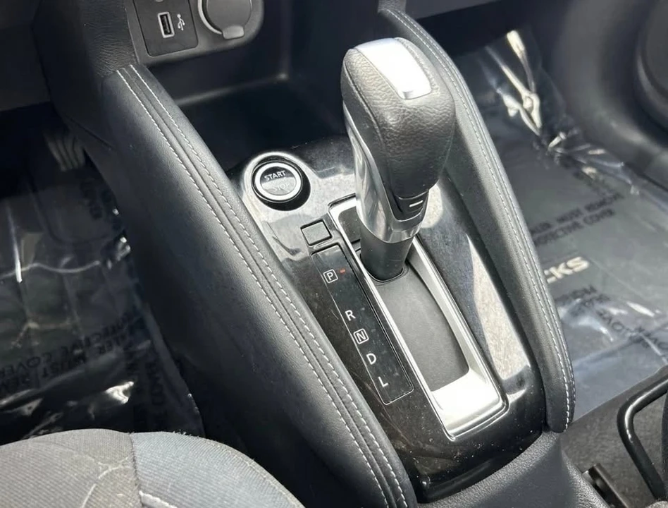 2019 Nissan Kicks - Image 12 of 15