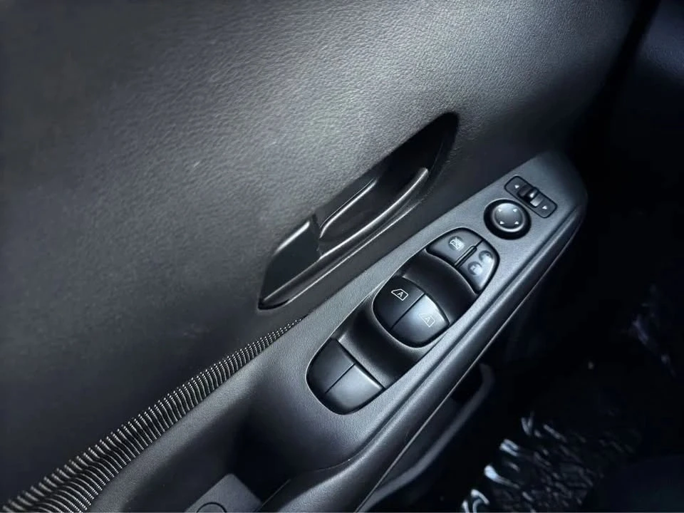 2019 Nissan Kicks - Image 5 of 14