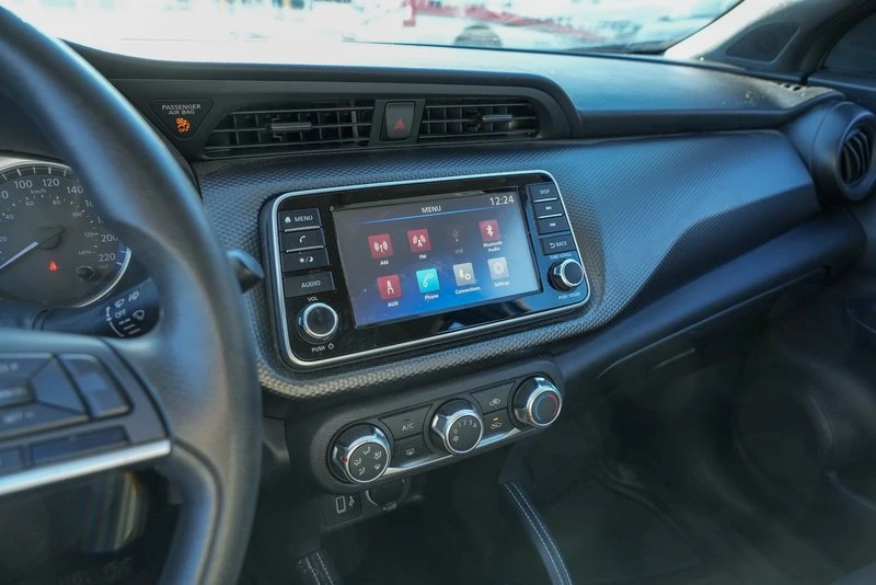 2019 Nissan Kicks - Image 15 of 19