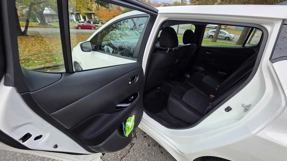 2019 Nissan Leaf - Image 11 of 16