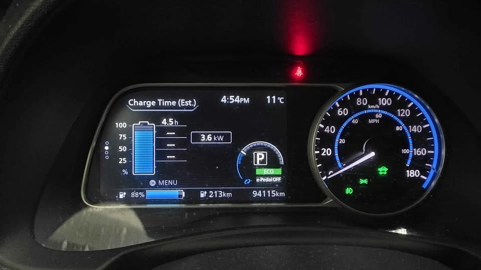 2019 Nissan Leaf - Image 6 of 16