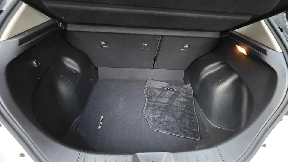 2019 Nissan Leaf - Image 13 of 16