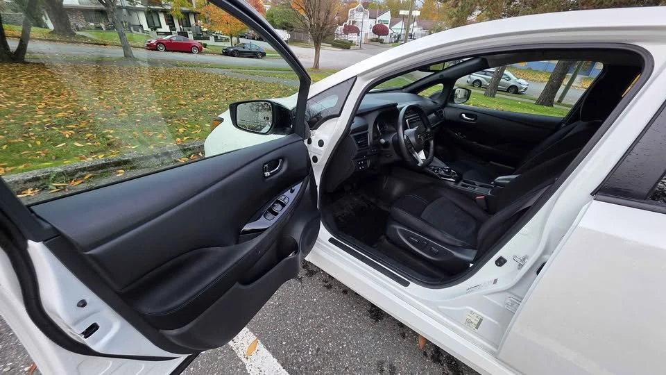2019 Nissan Leaf - Image 10 of 16