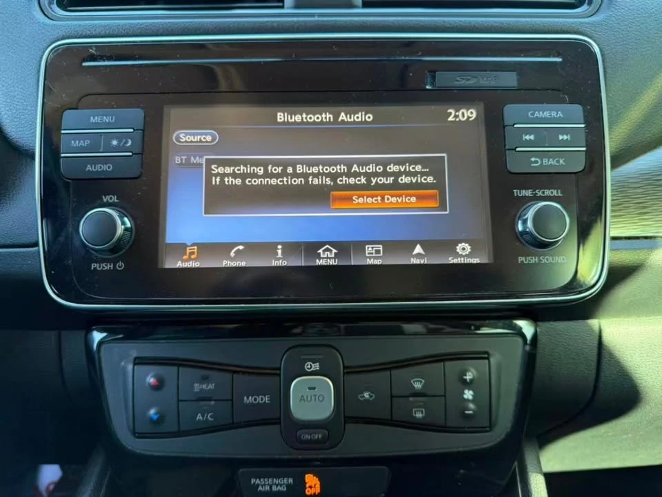 2019 Nissan Leaf - Image 8 of 18