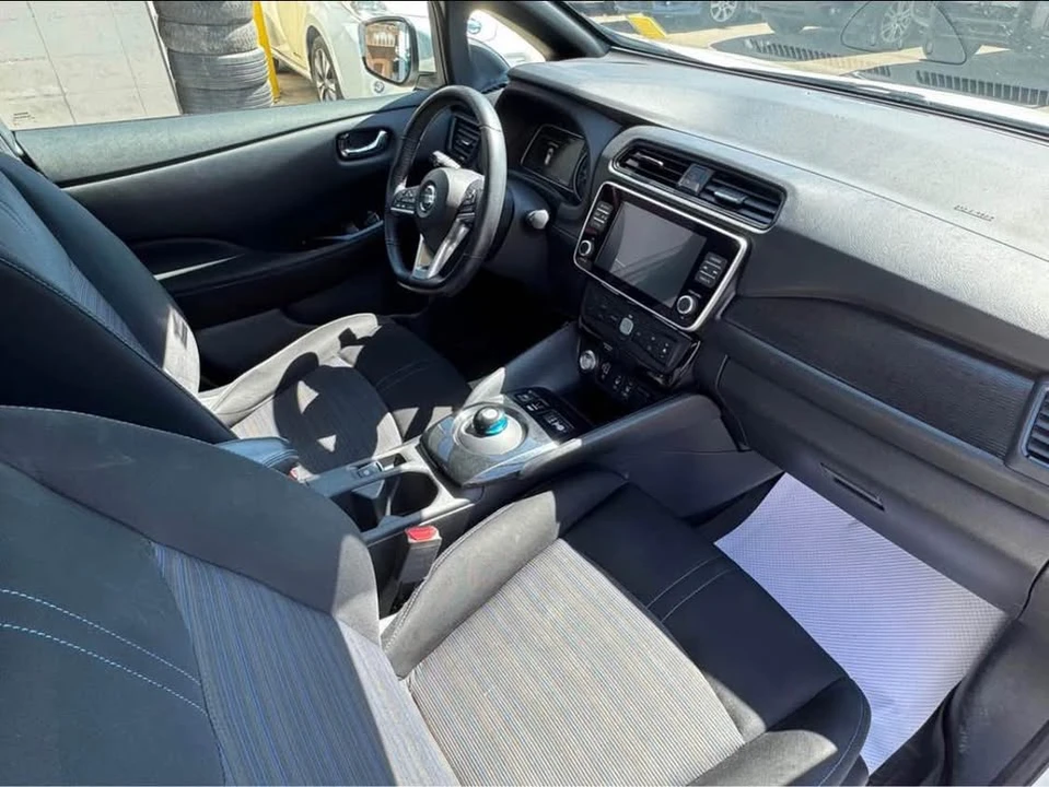 2019 Nissan Leaf - Image 14 of 20