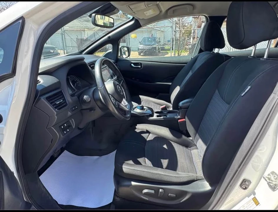 2019 Nissan Leaf - Image 17 of 20