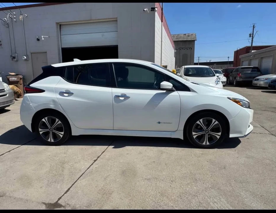 2019 Nissan Leaf - Image 10 of 20
