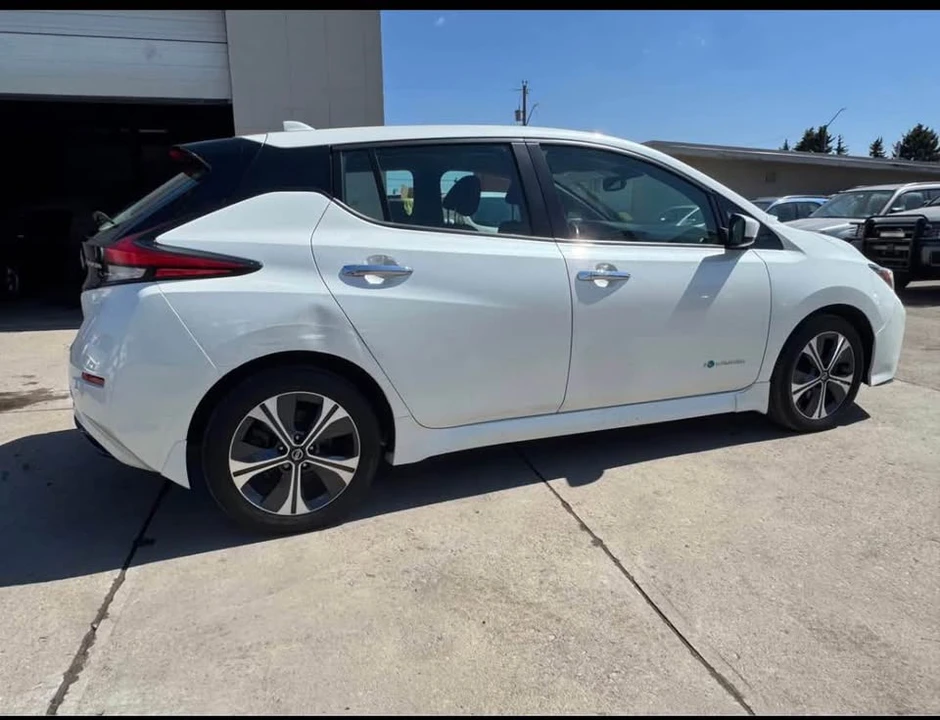 2019 Nissan Leaf - Image 9 of 20