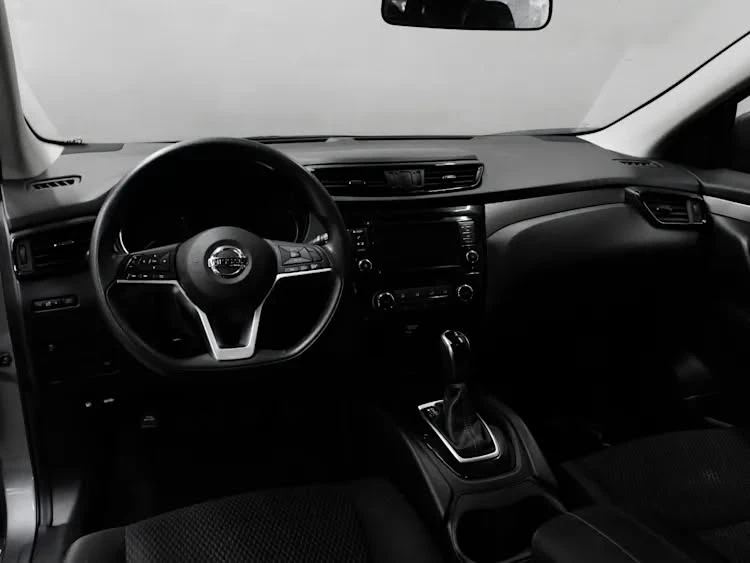 2019 Nissan Rogue - Image 6 of 8