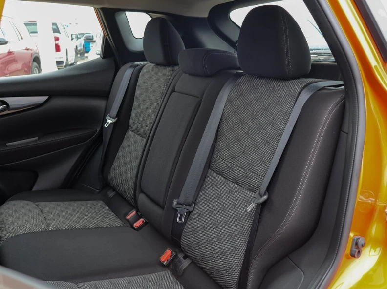 2019 Nissan Rogue - Image 6 of 8