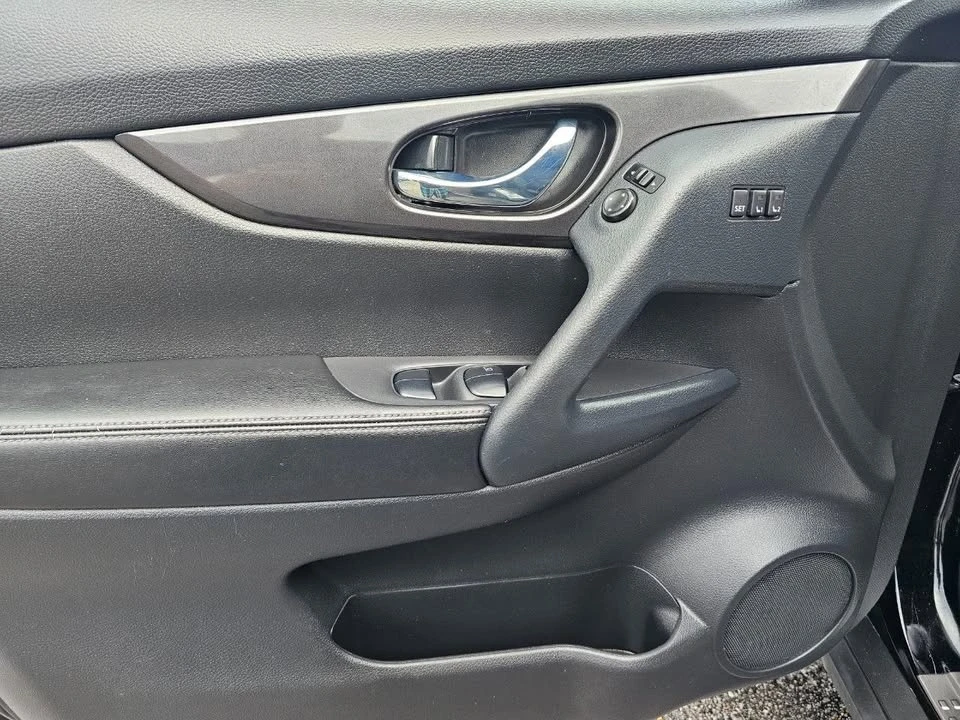 2019 Nissan Rogue - Image 18 of 20