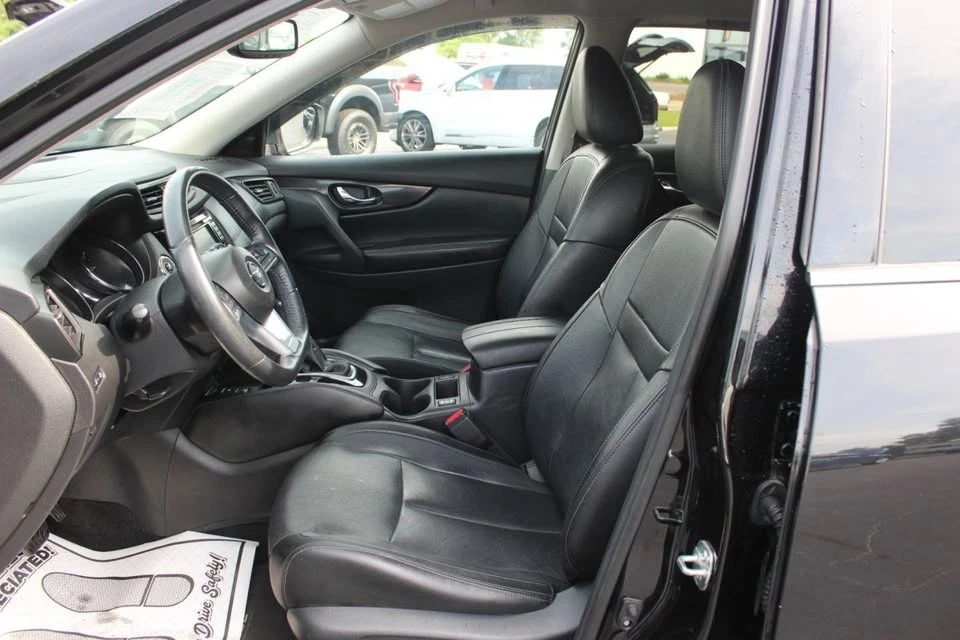 2019 Nissan Rogue - Image 16 of 19