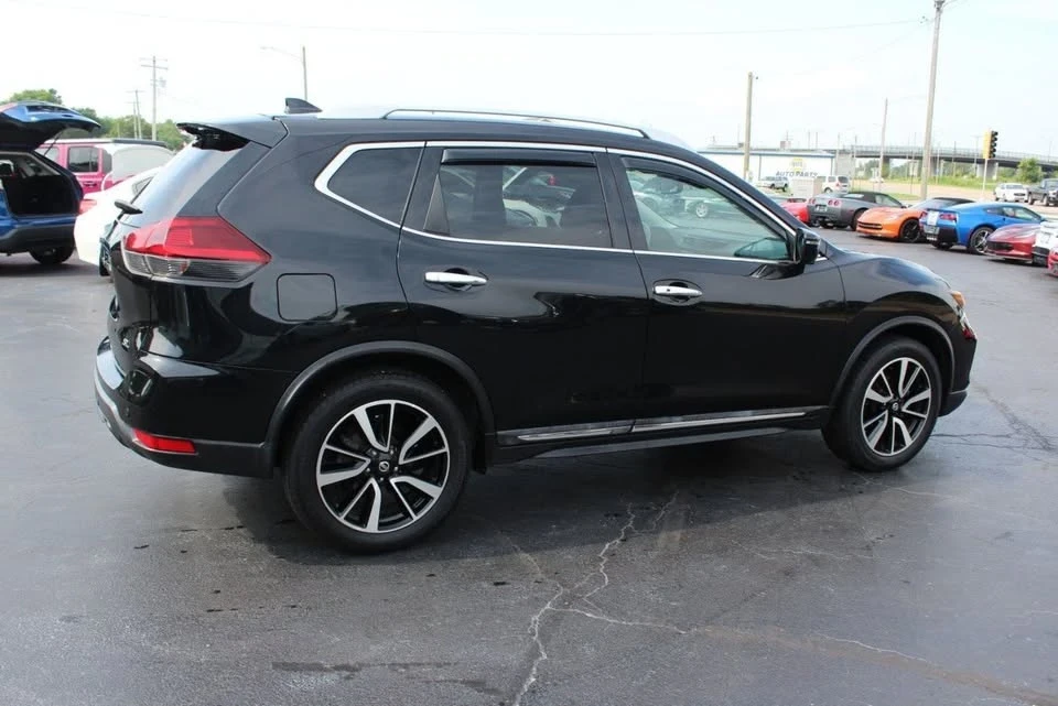 2019 Nissan Rogue - Image 8 of 19