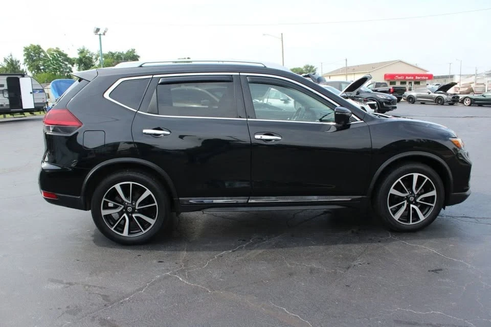 2019 Nissan Rogue - Image 9 of 19