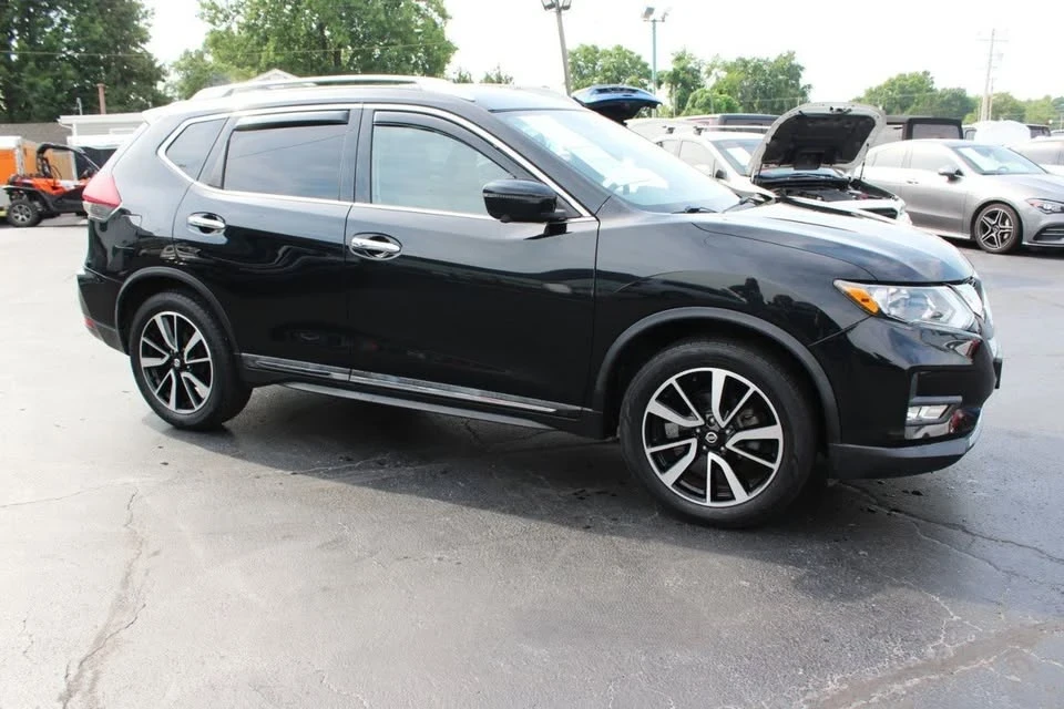 2019 Nissan Rogue - Image 10 of 19
