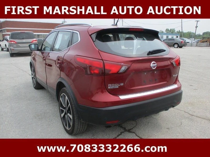 2019 Nissan Rogue - Image 6 of 10