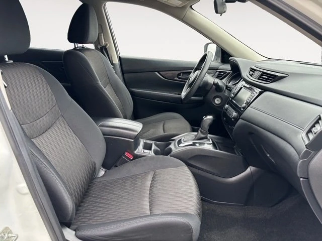 2019 Nissan Rogue - Image 10 of 14