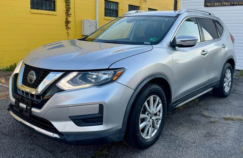 2019 Nissan Rogue - Image 2 of 17