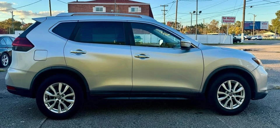 2019 Nissan Rogue - Image 5 of 17