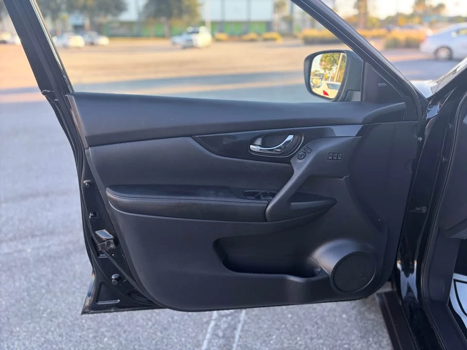 2019 Nissan Rogue - Image 19 of 20
