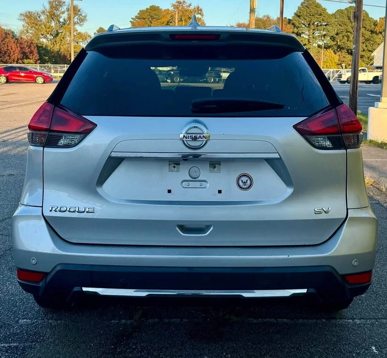 2019 Nissan Rogue - Image 4 of 17