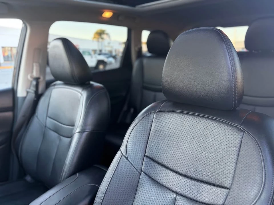 2019 Nissan Rogue - Image 16 of 20