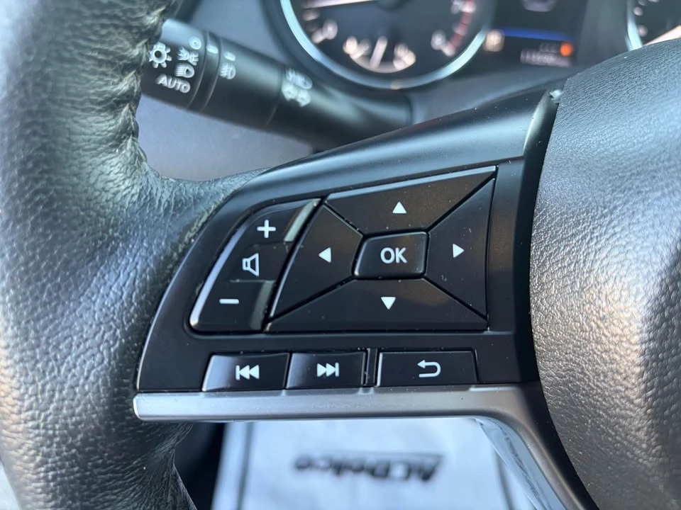 2019 Nissan Rogue - Image 14 of 20