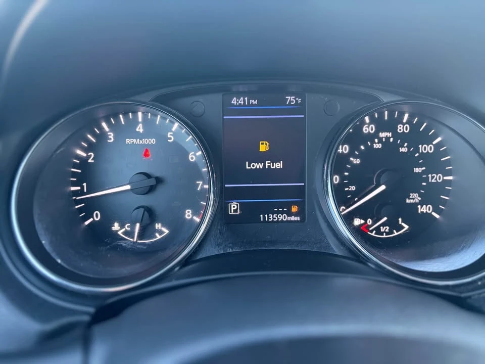 2019 Nissan Rogue - Image 11 of 20
