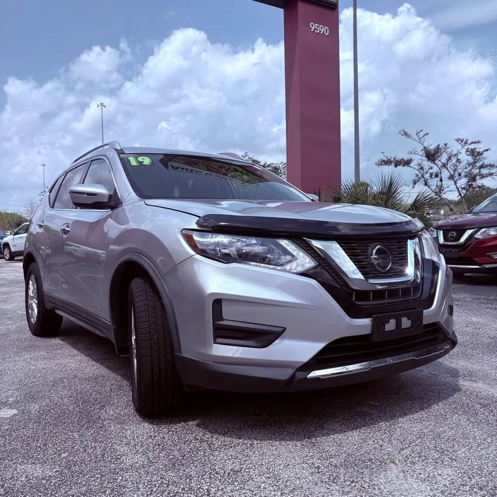2019 Nissan Rogue - Image 2 of 6