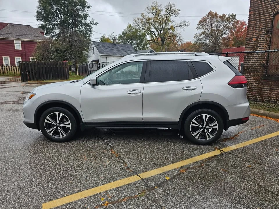 2019 Nissan Rogue - Image 2 of 8