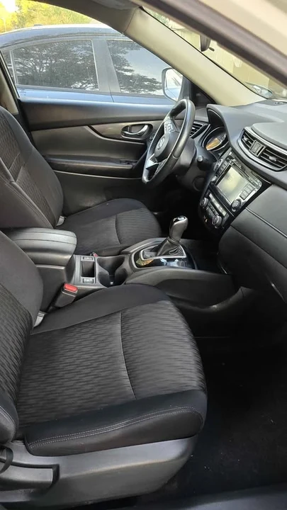 2019 Nissan Rogue - Image 9 of 10