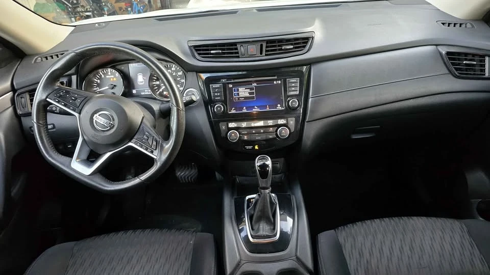 2019 Nissan Rogue - Image 8 of 10