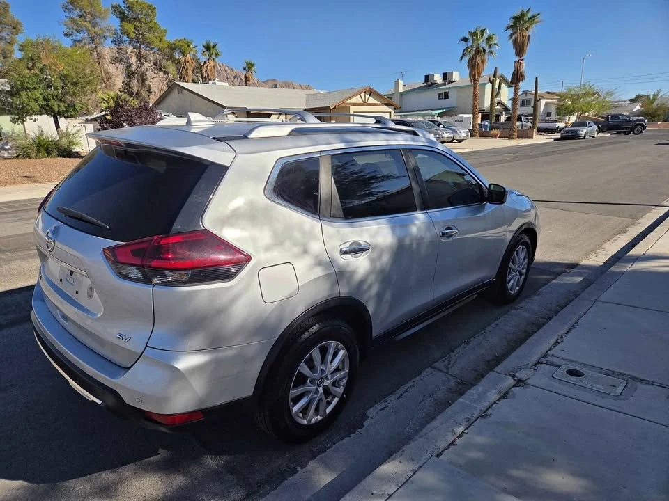 2019 Nissan Rogue - Image 8 of 13