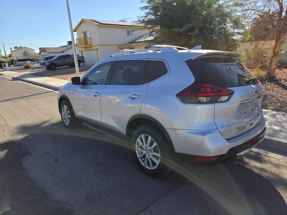 2019 Nissan Rogue - Image 5 of 13