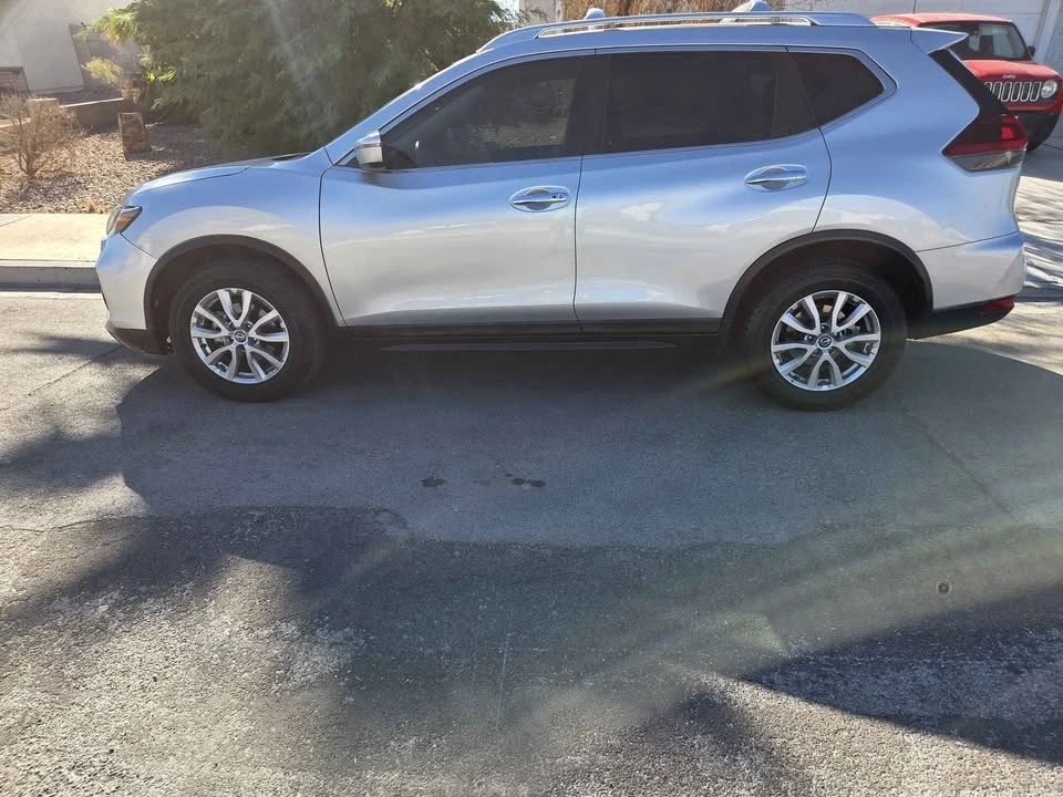 2019 Nissan Rogue - Image 4 of 13