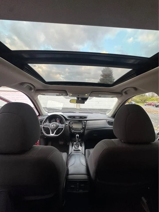2019 Nissan Rogue - Image 9 of 16
