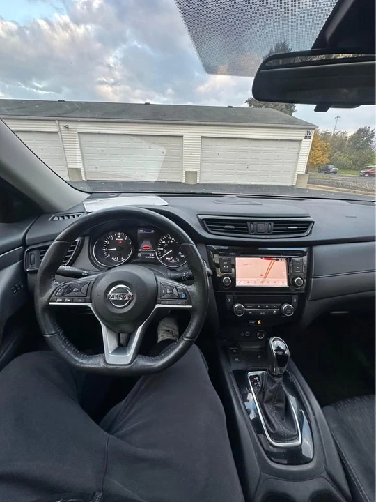 2019 Nissan Rogue - Image 10 of 13