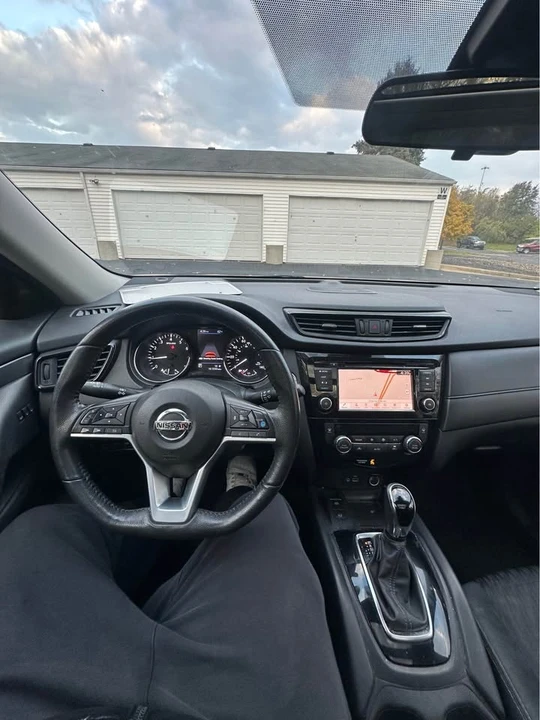 2019 Nissan Rogue - Image 11 of 16