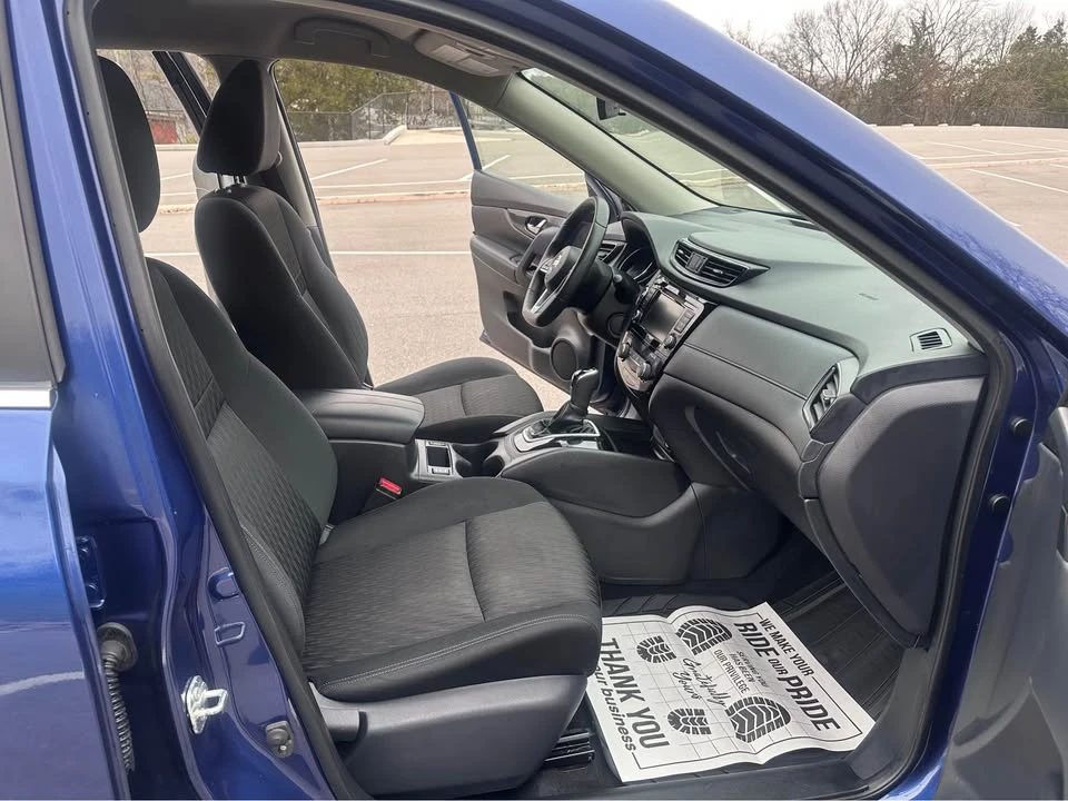 2019 Nissan Rogue - Image 11 of 16