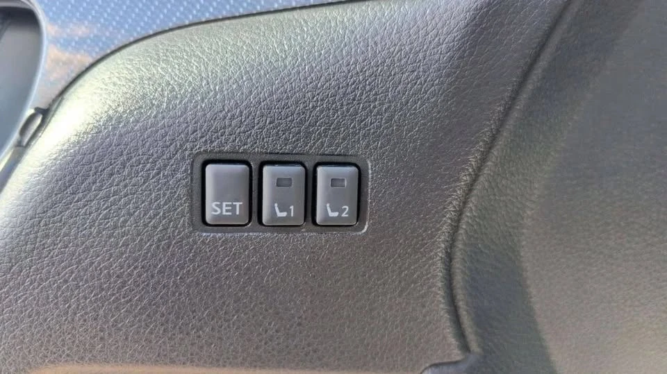 2019 Nissan Rogue - Image 16 of 19